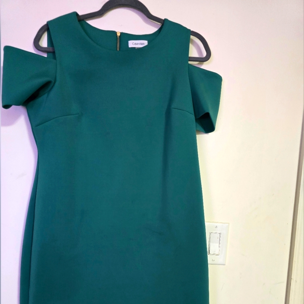Calvin Klein Green Cold Shoulder Sheath Dress